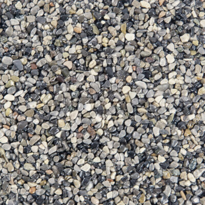 Nahaufnahme eines Steinteppichs in Beige und Grau, Körnung 2-4 mm