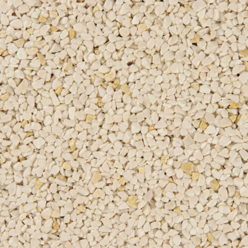 Nahaufnahme eines beige Steinteppichs mit 2-4 mm Körnung