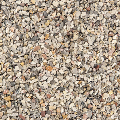 Nahaufnahme eines Steinteppichs mit kleinen, gemischten Kieselsteinen in Grau- und Schwarztönen