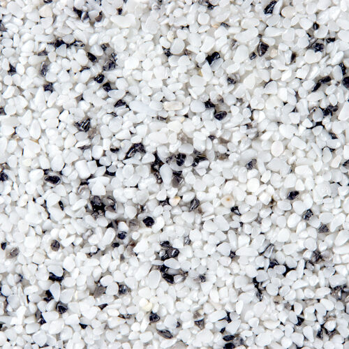 Nahaufnahme von Stonelli Crotone Steinmix mit Körnung 2-4 mm in Schwarz, Weiß und Grau