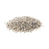 Haufen aus buntem Steinmix 2-4 mm auf weißem Hintergrund