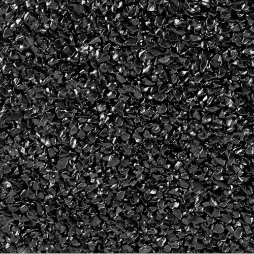 Nahaufnahme eines schwarzen Steinmixes mit glänzender Oberfläche, Körnung 4-7 mm