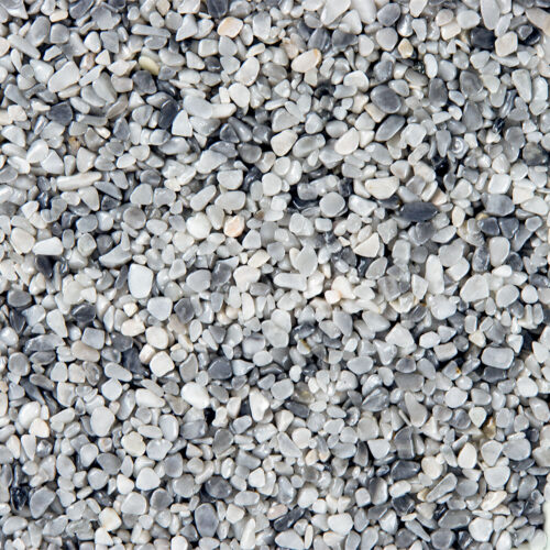 Nahaufnahme von grauen und weißen Steinen mit Körnung von 2-4 mm