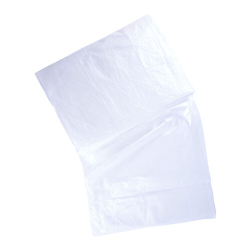 Transparente Kunststoffplane aus LDPE, gefaltet auf einem weißen Hintergrund