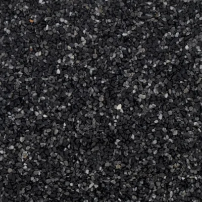 Nahaufnahme von schwarzem und grauem Marmorkies mit Körnung 2-4 mm