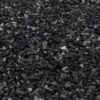 Nahaufnahme eines schwarz-grauen Steinteppichs mit 2-4 mm Körnung