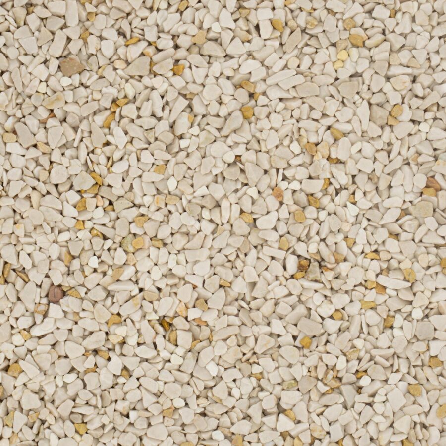Nahaufnahme von beigem und gelbem Marmorkies, Körnung 4-7 mm