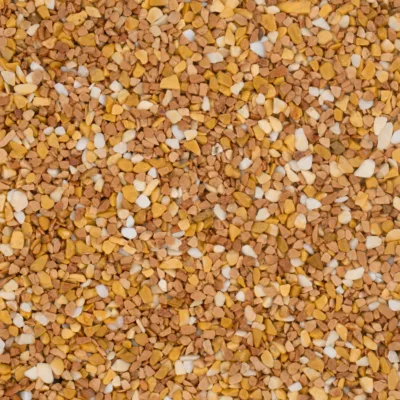 Nahaufnahme von beige-gelbem Marmorkies Steinteppich, Körnung 4-7 mm