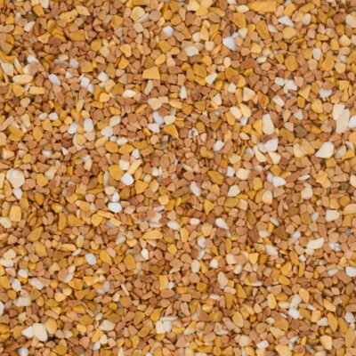 Nahaufnahme von beige-gelbem Marmorkies Steinteppich, Körnung 4-7 mm
