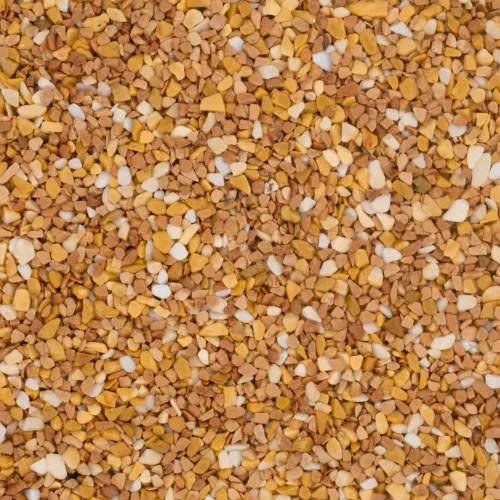 Nahaufnahme von beige-gelbem Marmorkies Steinteppich, Körnung 4-7 mm