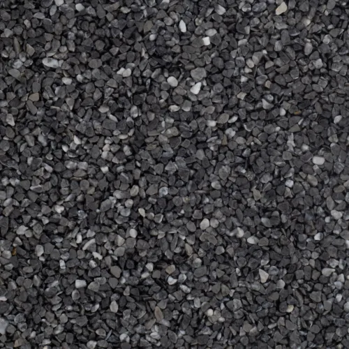 Nahaufnahme von grauem und weißem Marmorkies mit 4-7 mm Körnung