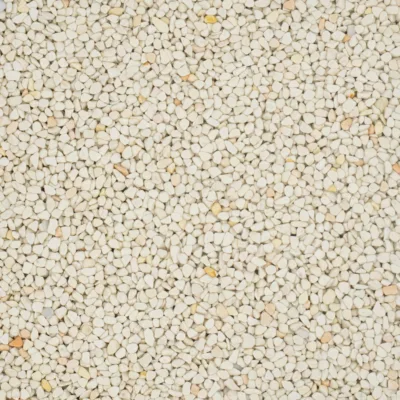Nahaufnahme eines Steinteppichs mit weiß und cremefarbenen Körnern, 4-7 mm