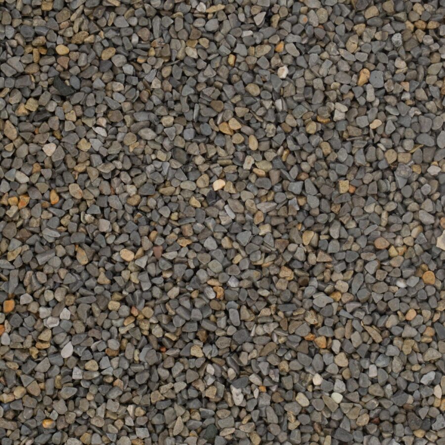 Nahaufnahme eines Steinteppichs mit beige-grauen Marmorkieseln in 4-7 mm Körnung