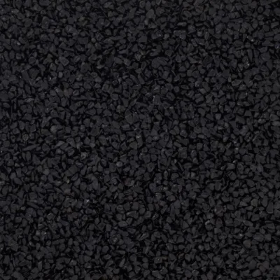 Nahaufnahme von schwarzem Marmorkies mit Körnung 4-7 mm