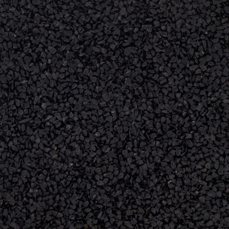 Nahaufnahme von schwarzem Marmorkies mit Körnung 4-7 mm
