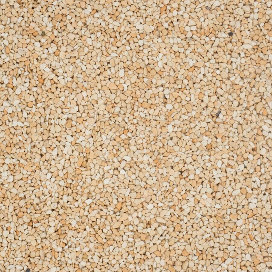 Nahaufnahme von beigen und rosafarbenen Marmorkieseln in variierender Größe