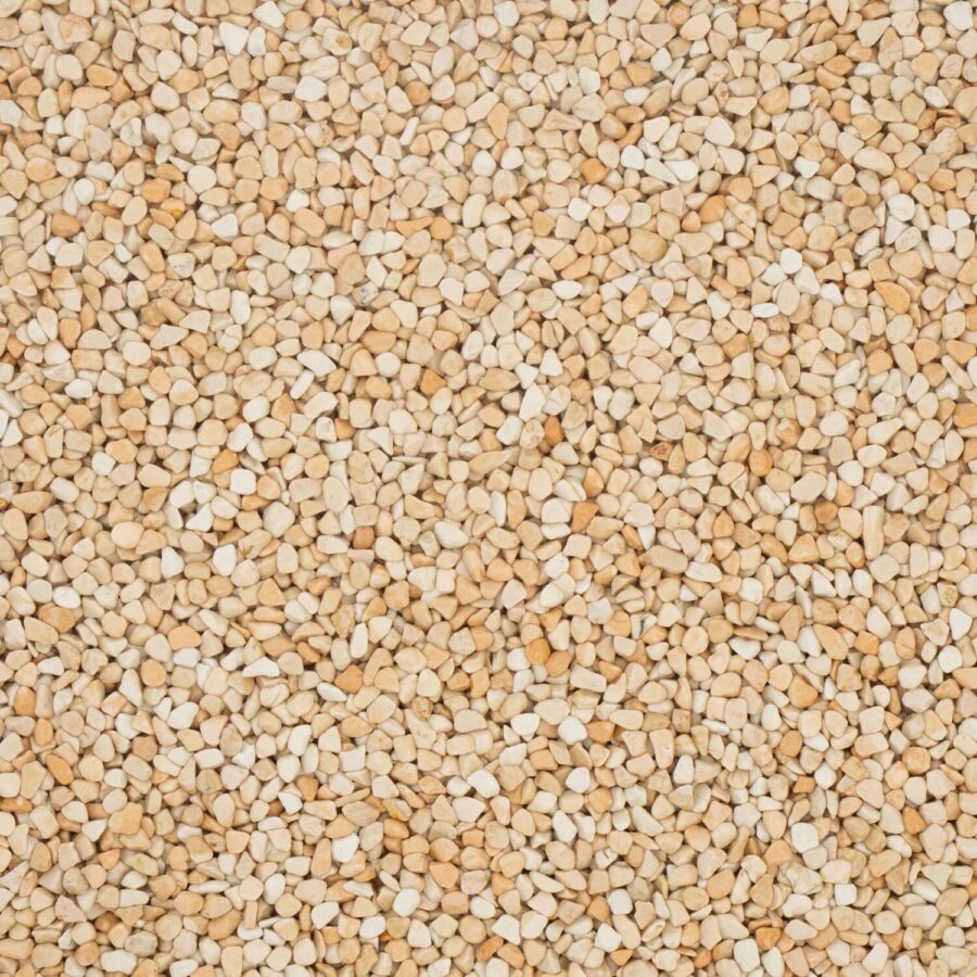 Nahaufnahme von beige-rosa Marmorkies mit 4-7 mm Körnung