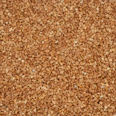 Nahaufnahme von rotem Marmorkies mit Körnung 4-7 mm
