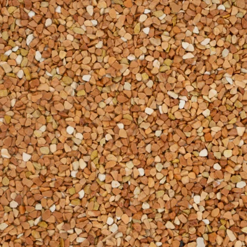 Nahaufnahme von Marmorkies in Weiß-, Beige-, Gelb- und Rottönen