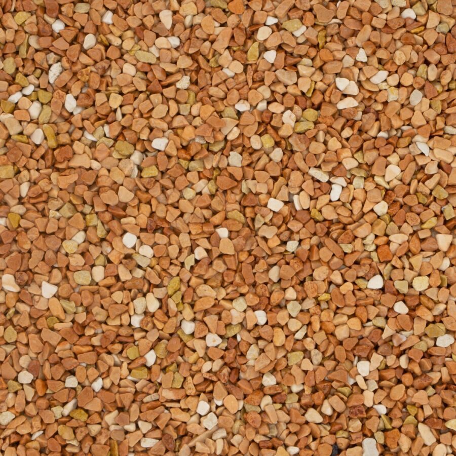 Nahaufnahme von Marmorkies in Weiß-, Beige-, Gelb- und Rottönen