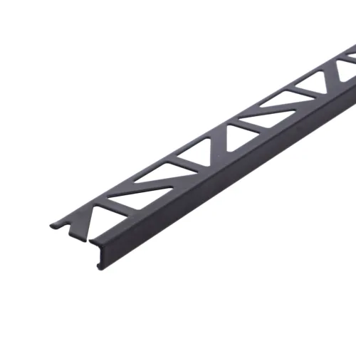 Schwarze matte Aluminium Winkelprofil Leiste in diagonaler Ansicht